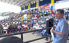 El presidente Álvaro Uribe Vélez lideró este sábado 13 de octubre la inauguración oficial del Nuevo Bellavista, cabecera municipal de Bojayá, destruida por los grupos terroristas en mayo de 2002. El mandatario estuvo acompañado por una delegación del Gobierno y el Congreso de Estados Unidos. Foto: Miguel Ángel Solano - SP -