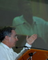 Las relaciones comerciales permiten hacer frente a los cambios económicos internacionales, explicó este viernes 7 de noviembre el Presidente Álvaro Uribe, durante el conversatorio sobre la actual coyuntura económica mundial, realizado en la Universidad del Norte de Barranquilla.