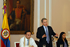El Presidente Álvaro Uribe lideró la Tertulia sobre Crecimiento Económico, este miércoles 19 de noviembre en la Casa de Nariño. Lo acompañan el Ministro de Comercio, Luis Guillermo Plata, y la Directora de Planeación, Carolina Rentería. 