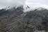 El Volcán Nevado del Huila mantenía en la mañana del viernes su actividad, luego de la erupción del jueves en la noche. La  imagen fue captada durante el sobrevuelo que hizo este viernes el Presidente Uribe por la región afectada.
