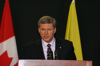 El Primer Ministro de Canadá, Stephen Harper, dijo que el TLC con Colombia ayudará a los esfuerzos para consolidar la economía, la seguridad y los derechos humanos en nuestro país. 