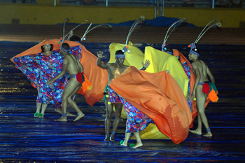 Un baile autóctono de los indígenas de La Guajira hizo parte de la inauguración de los Juegos Deportivos Nacionales, este domingo en Cali, bajo el eslogan ‘Una fiesta por la paz’.