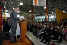 El Presidente Álvaro Uribe planteó que el proyecto de Ventanilla Única de Registro presentado en la ciudad de Bogotá, gracias a un convenio entre la Alcaldía Mayor y la Superintendencia de Notariado y Registro, pueda masificarse en otras regiones del país.