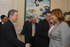 El Presidente Álvaro Uribe Vélez saluda a la candidata presidencial panameña Balbina Herrera, con quien sostuvo una reunión este martes en la Casa de Nariño, en la que abordaron, entre otros, temas de seguridad y comercio.