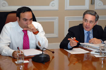 El Presidente Álvaro Uribe lideró la reunión del Consejo Superior de Comercio Exterior que se cumplió este martes en la Casa de Nariño. Junto al Mandatario, el Ministro de Comercio, Industria y Turismo, Luis Guillermo Plata.