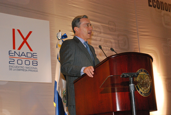 Durante su intervención en el Encuentro Nacional de la Empresa Privada (Enade), en San Salvador, el Presidente Uribe se refirió, entre otros temas, a la reforma al Estado que ha emprendido su Gobierno y a la seguridad como valor democrático.