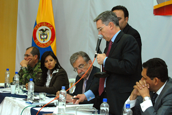 Durante la clausura del consultorio empresarial en Popayán, el Presidente Álvaro Uribe firmó el decreto que establece las condiciones y requisitos exigidos para el funcionamiento de zonas francas especiales permanentes en los departamentos de Putumayo, Nariño, Huila, Caquetá y Cauca. 