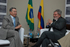 Los presidentes de Brasil, Luis Inázio Lula da Silva, y Colombia, Álvaro Uribe Vélez, departen animadamente, durante la visita del Mandatario colombiano a ese país, este miércoles 15 de abril, para participar en la edición latinoamericana del Foro Económico Mundial.