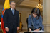María Victoria Calle se posesionó como magistrada de la Corte Constitucional ante el Presidente Álvaro Uribe, en una ceremonia que se cumplió este viernes 24 de abril en el Salón Gobelinos de la Casa de Nariño.  