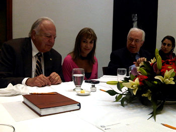 El Gobierno Nacional y las autoridades civiles y municipales del Cauca, preparan una serie de actividades académicas y culturales en honor a la memoria del ex presidente payanés Guillermo León Valencia, al cumplirse este 27 de abril el centenario de su natalicio, informó la asesora de la Presidencia de la República, Ximena Garrido, quien ejerce la secretaría técnica de comisión de honor para la celebración del Centenario del Natalicio del ilustre mandatario caucano, creada por el Gobierno mediante el Decreto 1125 del 31 de marzo del presente año. Acompañan a la asesora presidencial, el senador Aurelio Iragorri, y el ex presidente Belisario Betancur. 