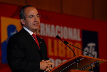 Durante la inauguración de la Feria Internacional del Libro de Bogotá, el Presidente de México, Felipe Calderón agradeció a los colombianos que por segunda ocasión su país haya sido invitado especial al evento, que este año llagó a la versión número 22.