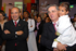 El Presidente Álvaro Uribe, junto con su homólogo mexicano, Felipe Calderón, carga a una de las niñas que llevó la Embajada de México al Pabellón de su país en la 22° Feria del Libro de Bogotá, para hacerle pedagogía en ‘canticuentos’. “Me gusta tu energía”, le dijo el Jefe de Estado a la menor. 
