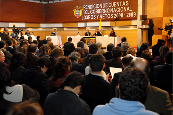 Más de 250 personas se dieron cita este sábado en el Estudio 5 de televisión de Rtvc para participar en el  Consejo Público de Ministros de Rendición de Cuentas 2008-2009, liderado por el Presidente de la República, Álvaro Uribe Vélez, en Bogotá. 
