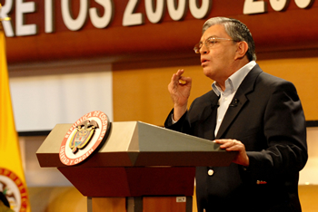 “Reduciremos a cero el hacinamiento en las cárceles del país”, anunció el Ministro del Interior y de Justicia, Fabio Valencia Cossio, durante la séptima Rendición de Cuentas 2008-2009, que se realizó este domingo 16 de agosto en Bogotá. 
