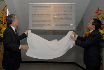 Acompañado por el Rector de la Universidad de Caldas, Ricardo Gómez Giraldo, el Presidente Álvaro Uribe Vélez descubrió la placa inaugural del edificio de artes y humanidades ‘Orlando Sierra Hernández’, en la institución de educación superior ubicada en la ciudad de Manizales. La inversión en la obra fue de 7 mil 200 millones  de pesos.