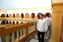 El Presidente Álvaro Uribe Vélez recorre las instalaciones de la Universidad de Cartagena, donde este viernes hizo la presentación del programa Banca de las Oportunidades para las Mujeres. El Jefe de Estado se sorprendió con la belleza arquitectónica del lugar.