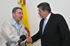 El Presidente Álvaro Uribe Vélez saluda al Contralor Julio César Turbay Quintero, durante la presentación de un informe sobre la evaluación de la gestión pública en el año 2008, presentado este viernes por la entidad en Catam.