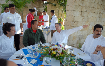 Los cancilleres de Colombia, Jaime Bermúdez, y Venezuela, Nicolás Maduro, acompañaron a los presidentes Uribe y Chávez durante el almuerzo en la Casa de Huéspedes Ilustres de Cartagena. 