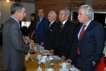 Representantes de los gremios de Antioquia también participaron en la reunión sobre infraestructura para la competitividad, que lideró este viernes, en la Universidad de Medellín, el Presidente Álvaro Uribe. 