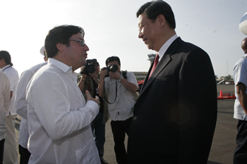 Diálogo de los Vicepresidentes de China y Colombia, Xi Jinping y Francisco Santos, este sábado en Cartagena. Los funcionarios tratarán temas bilaterales y presidirán encuentros con empresarios chinos y nacionales para explorar oportunidades de negocios entre los dos países.