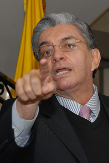 El Ministro del Interior y de Justicia, Fabio Valencia Cossio, en funciones presidenciales, reiteró este lunes que el Gobierno Nacional no solamente protege la actividad sindical, sino que la promueve. 
