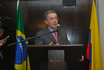 Al inaugurar este lunes una planta de la empresa ‘Tracker do Brasil’, en la ciudad de Sao Paulo, el Presidente Álvaro Uribe consideró que este tipo de avances posicionan de una forma positiva la imagen de Colombia en el mundo.