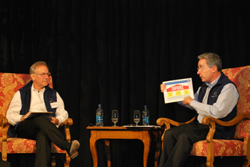 El Presidente Álvaro Uribe Vélez explica a los más de 300 líderes empresariales estadounidenses que asisten a la Conferencia Anual Allen & Company Sun Valley, este jueves en el Estado de Idaho (EU), la concepción del Estado colombiano, basada en confianza inversionista, Seguridad Democrática y cohesión social.
