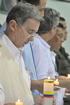 Una nueva luz para las familias de las víctimas, es representada en la llama de las velas que fueron encendidas este domingo 12 de julio en el Centro de Convenciones de Córdoba, como parte del acto de entrega de indemnizaciones solidarias a los familiares de las personas afectadas por la violencia, que fue liderado por el Presidente Álvaro Uribe Vélez.