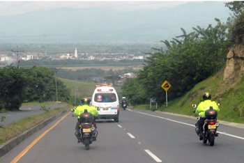 La caravana del Presidente Álvaro Uribe Vélez recorrió este sábado 18 de julio las obras de la doble calzada Pereira – La Victoria, previamente al Consejo Comunal de Gobierno celebrado en el municipio vallecaucano de Ginebra, Valle del Cauca.