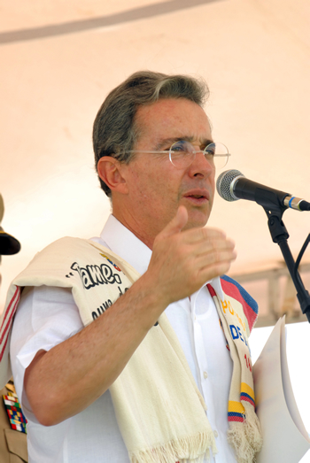 En la apertura del Gran Concierto Nacional, el Presidente Álvaro Uribe anunció la inauguración de la carretera Tame-Arauca. "Antes era un recorrido de ocho horas. Con esa nueva carretera ese es un recorrido de dos horas y media”, destacó el Mandatario. 