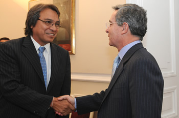 El Presidente Álvaro Uribe Vélez recibió este viernes 24 de julio, en la Casa de Nariño, al señor James Anaya, Relator Especial de la Organización de Naciones Unidas para los Derechos Humanos de los Pueblos Indígenas.