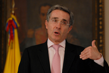 El Presidente de la República, Álvaro Uribe Vélez, lidera este lunes 27 de julio, en el Salón Bolívar de la Casa de Nariño, la rendición de cuentas de la Fuerza Pública sobre derechos humanos. En el encuentro también participan altos mandos militares y policiales y funcionarios del Gobierno Nacional. 