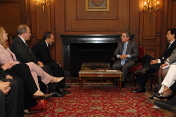 El Presidente Álvaro Uribe Vélez se reunió este martes en la Casa de Nariño con el Ministro de Relaciones Exteriores de Israel, Avigdor Liberman, con quien revisó los principales temas de la agenda bilateral.