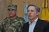 Desde el aeropuerto militar Catam en Bogotá, el Presidente Álvaro Uribe anunció este domingo una recompensa de 500 millones de pesos a los guerrilleros que liberen al concejal huilense Armando Acuña y se desmovilicen de las Farc.