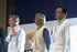 El Presidente Álvaro Uribe Vélez, el Profesor Muhammad Yunus, fundador del Grameen Bank en Bangladesh; y el Ministro de Comercio, Industria y Turismo, Luis Guillermo Plata, escuchan el Himno Nacional durante la instalación de la Cumbre Regional de Microcrédito para América Latina y el Caribe, que se llevó a cabo este lunes en Cartagena.