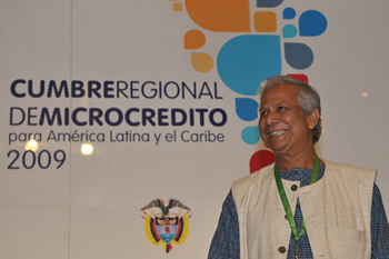 “Estamos en microfinanzas no para ganar dinero sino para que la gente supere la pobreza”, señaló Muhammad Yunus, Nobel de Paz en el año 2006 y Director de Grameen Bank, durante la instalación de la Cumbre Regional de Microcrédito, que se lleva a cabo en la ciudad de Cartagena.