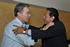 El Presidente Álvaro Uribe saluda al ex presidente del Perú, Alejandro Toledo, con quien tuvo una reunión este lunes, antes de la instalación de la Cumbre Regional de Microcrédito que se cumple en Cartagena. 