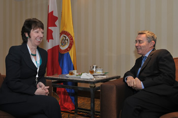 Durante su visita de trabajo a Canadá, el Presidente de la República, Álvaro Uribe Vélez, se reunió este miércoles, en Montreal, con la Comisionada de Comercio Internacional de la Unión Europea, Catherine Ashton. 