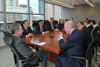 El Presidente de la República, Álvaro Uribe Vélez, fue recibido este jueves por los directivos de la corporación estadounidense de tecnología Gtech en Providence (Rhode Island), en el marco de la visita del Mandatario a Canadá y Estados Unidos.