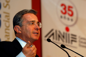 Como una gran noticia para el país calificó el Presidente Álvaro Uribe la aprobación de la Reforma Financiera en la plenaria de la Cámara de Representantes. Foto: Felipe Pinzón - SP