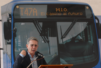 El sistema de transporte Masivo Integrado de Occidente (MIO), que se inauguró este domingo en Cali, “mejora sustancialmente la calidad de vida urbana y las condiciones de los ciudadanos más vulnerables”, aseguró el Presidente de la República, Álvaro Uribe Vélez. 