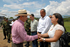 El Presidente de la República, Álvaro Uribe Vélez, saluda a la Alcaldesa de Chaparral (Tolima), Judy Milena Cardona Cárdenas, a su llegada este sábado, 7 de marzo, a esta población, para liderar el Consejo Comunal de Gobierno número 227.