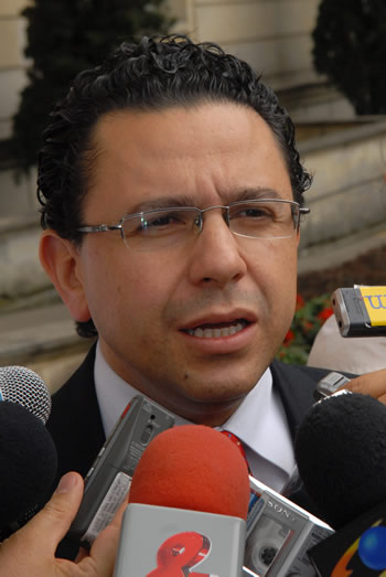 El Viceministro de Justicia, Miguel Ceballos, reiteró hoy que en los casos de alias 'Karina' y 'Saldaña' no hay impunidad, pues los procesos penales contra ellos continúan.  Dijo que el Gobierno les pedirá a los dos ex guerrilleros de las Farc un acto de perdón público.