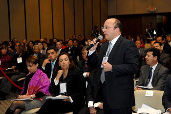 En el encuentro con el sector cooperativo, liderado este martes por el Presidente Álvaro Uribe en el Centro de Convenciones Gonzalo Jiménez de Quesada, de Bogotá, el Superintendente Financiero, Roberto Borrás Polanía, habló de la importancia de impulsar el desarrollo del sector solidario, que hoy cuenta con 127 mil empleados dentro del territorio nacional.