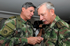 El Comandante de las Fuerzas Militares, general Freddy Padilla de León, y el Comandante del Ejército, general Óscar González, durante el Consejo de Seguridad que encabezó este lunes el Presidente Álvaro Uribe Vélez en la ciudad de Popayán.