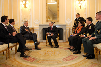 El Presidente de la República, Álvaro Uribe Vélez, recibió este martes las cartas credenciales presentadas por el nuevo Embajador de Croacia en Colombia, Rade Marelic, en la Casa de Nariño.