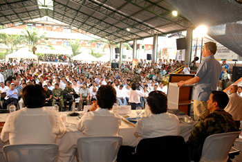 El Gobierno condonará la totalidad de los intereses de los créditos otorgados a pequeños agricultores y el 40 por ciento de los mismos a medianos productores. Así lo anunció el Presidente Álvaro Uribe Vélez en Cúcuta, donde se realizó este sábado el Consejo Comunal de Gobierno. 
