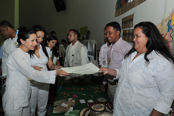 Los graduados del Diplomado sobre Salud Sexual y Reproductiva recibieron este lunes en Valledupar su acreditación luego de un año de formación, durante un evento que fue liderado por la señora Lina María Moreno de Uribe. 