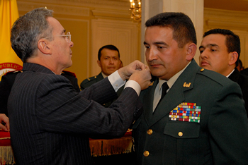 El Subjefe de la Casa Militar de la Presidencia de la República, teniente coronel Germán López Guerrero, recibió este miércoles el ascenso a coronel del Ejército Nacional, durante una ceremonia encabezada por el Presidente Álvaro Uribe Vélez en la Casa de Nariño.