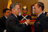 El Presidente de la República, Álvaro Uribe Vélez, impuso este miércoles la insignia de mayor de la Fuerza Aérea Colombiana al edecán de la Presidencia, Juan Carlos Hernández, durante la ceremonia de ascensos realizada en la Casa de Nariño.